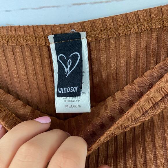 Windsor M Brown Ribbed Knit Strapless Cropped Tube Top - Picture 4 of 5